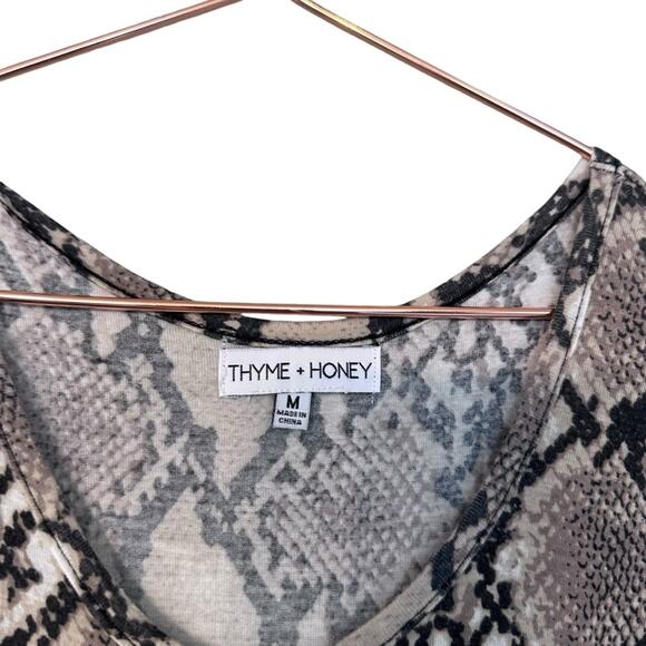 THYME & HONEY snakeskin sleeveless top with front tie size medium - Picture 3 of 6